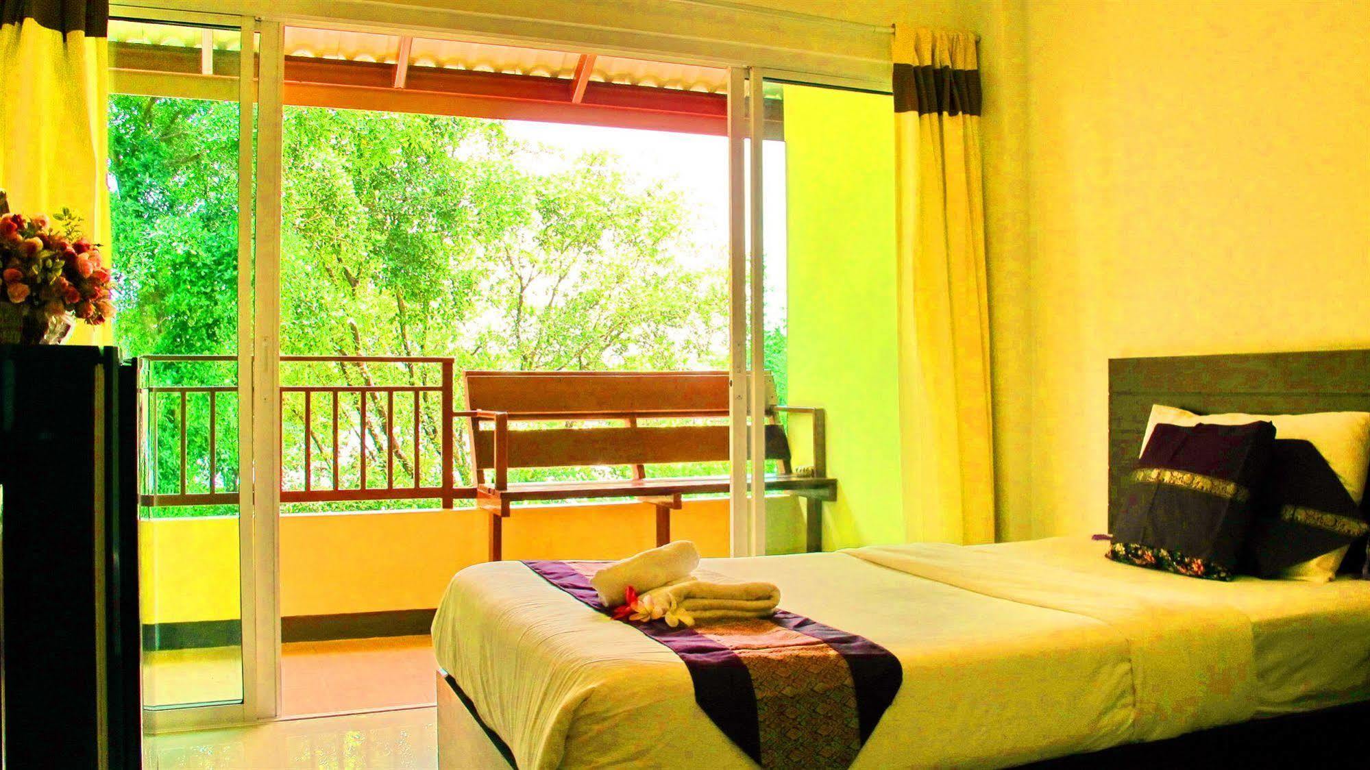 Suphan Lake Hometel Bangkok Exterior photo